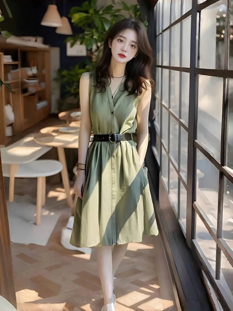夏季搭配绿色连衣裙2025新款轻奢高级感遮肉显瘦今年流行的裙子