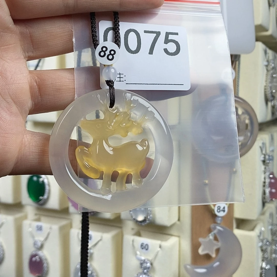 玛瑙/玉髓颈饰未镶嵌唐*唐