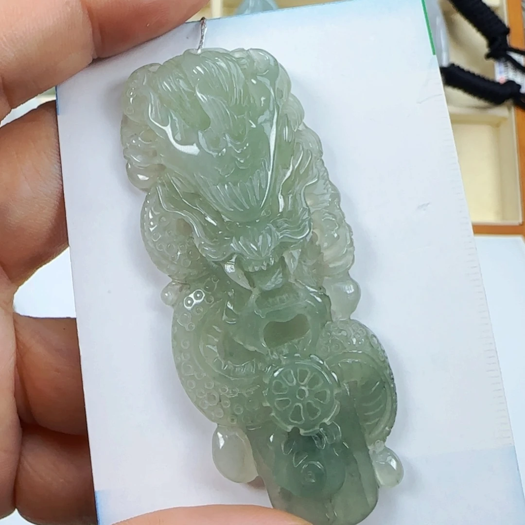 翡翠未镶嵌颈饰