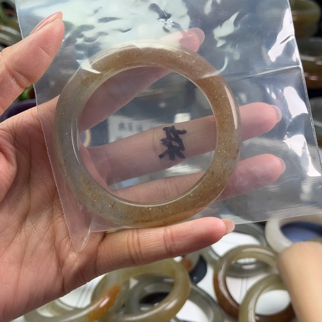 荣***石英质玉未镶嵌手镯