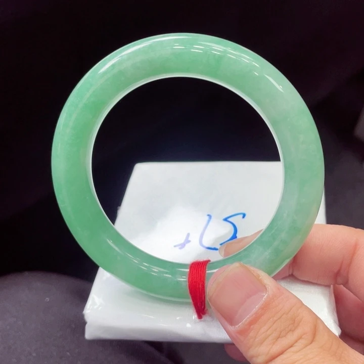 未镶嵌手镯翡翠悠*?翡翠