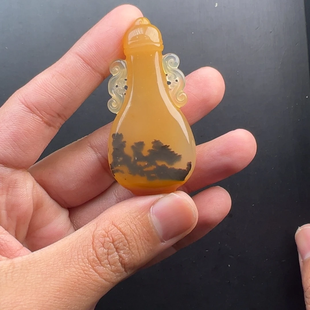 石英质玉（黄龙玉）未镶嵌颈饰