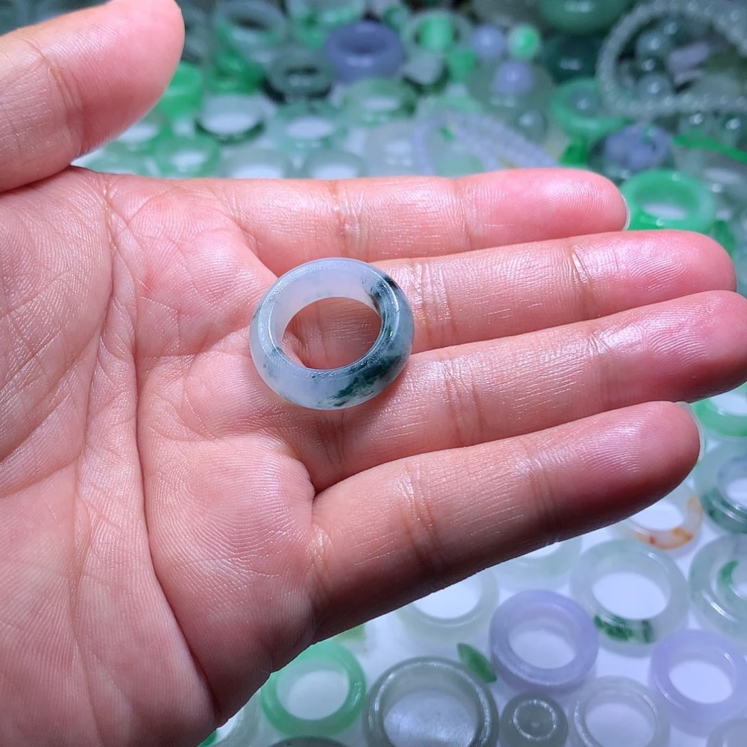 未镶嵌定制翡翠C****?