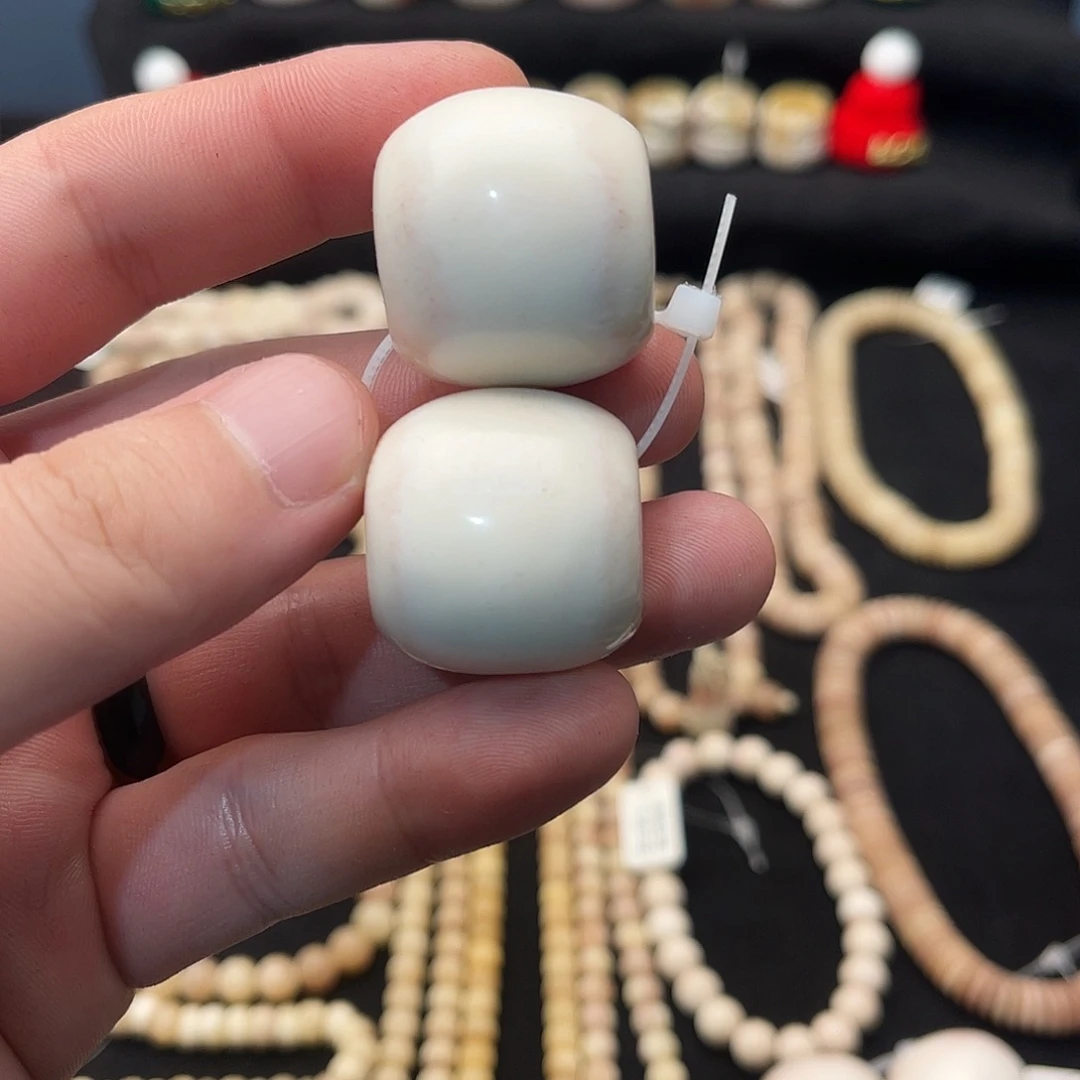 吊坠白玉菩提精品驼骨鲜料手球