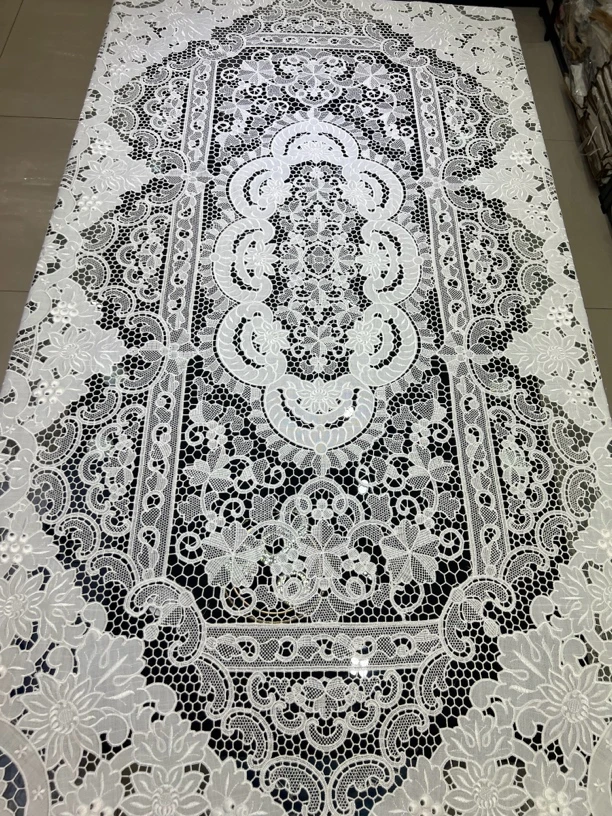 5801欧式葡萄花桌布轻奢家用白色