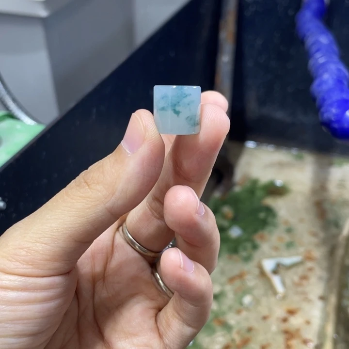 本***贝未镶嵌定制翡翠边角料