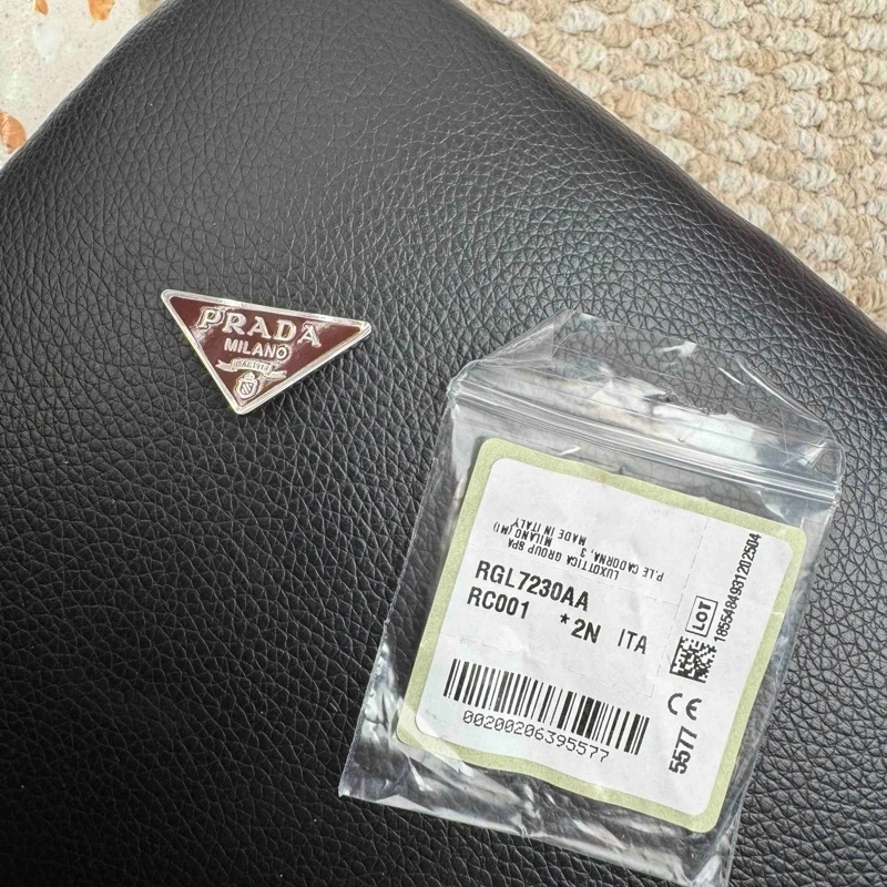95新 Prada/普拉达 零件单个/ 乱乱子中古/111741不支持鉴定