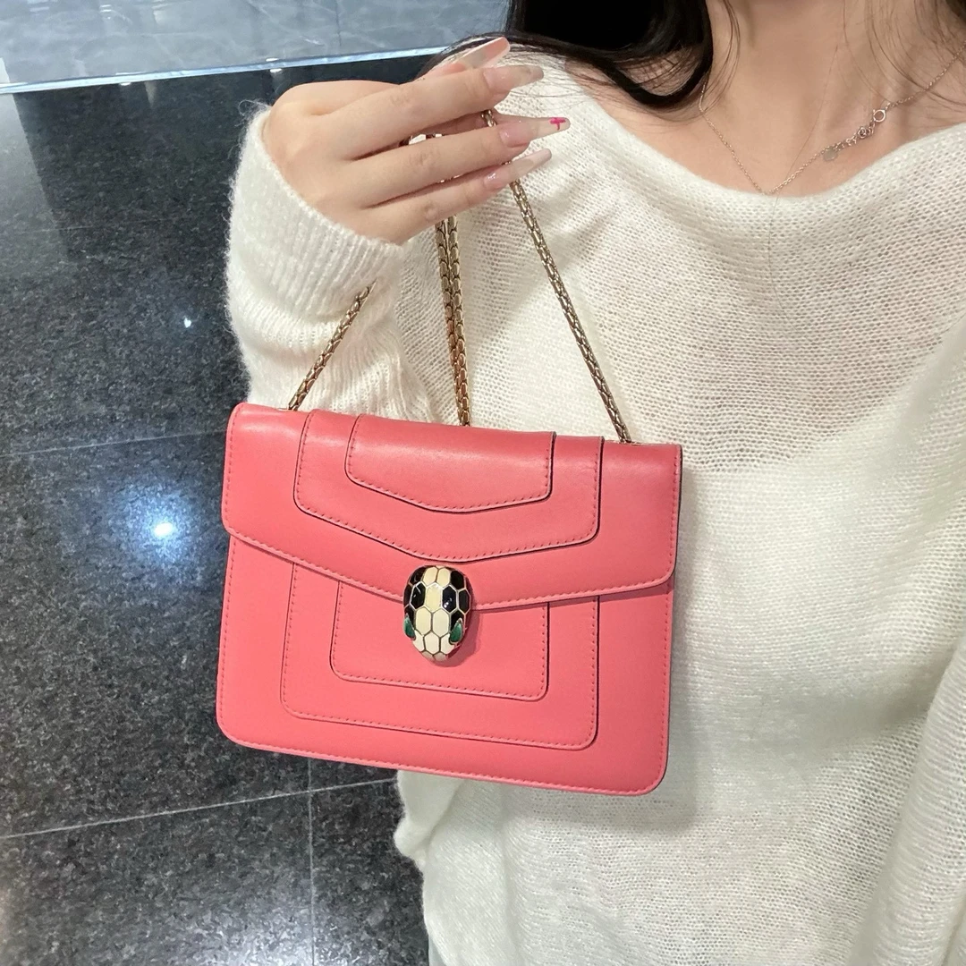 95新 BVLGARI/宝格丽 宝格丽石榴粉蛇头链条斜挎包