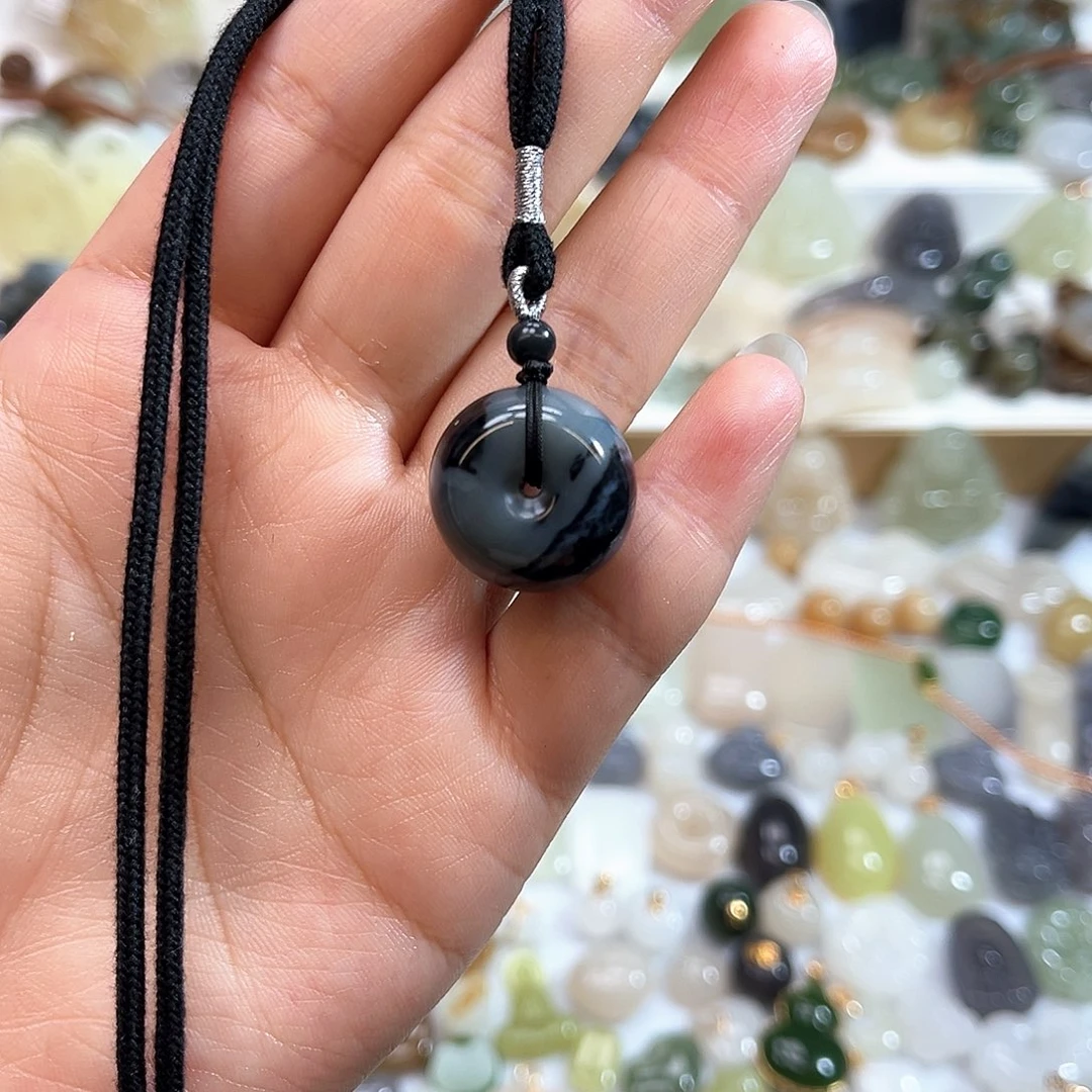 和田玉未镶嵌吊坠(赠链)