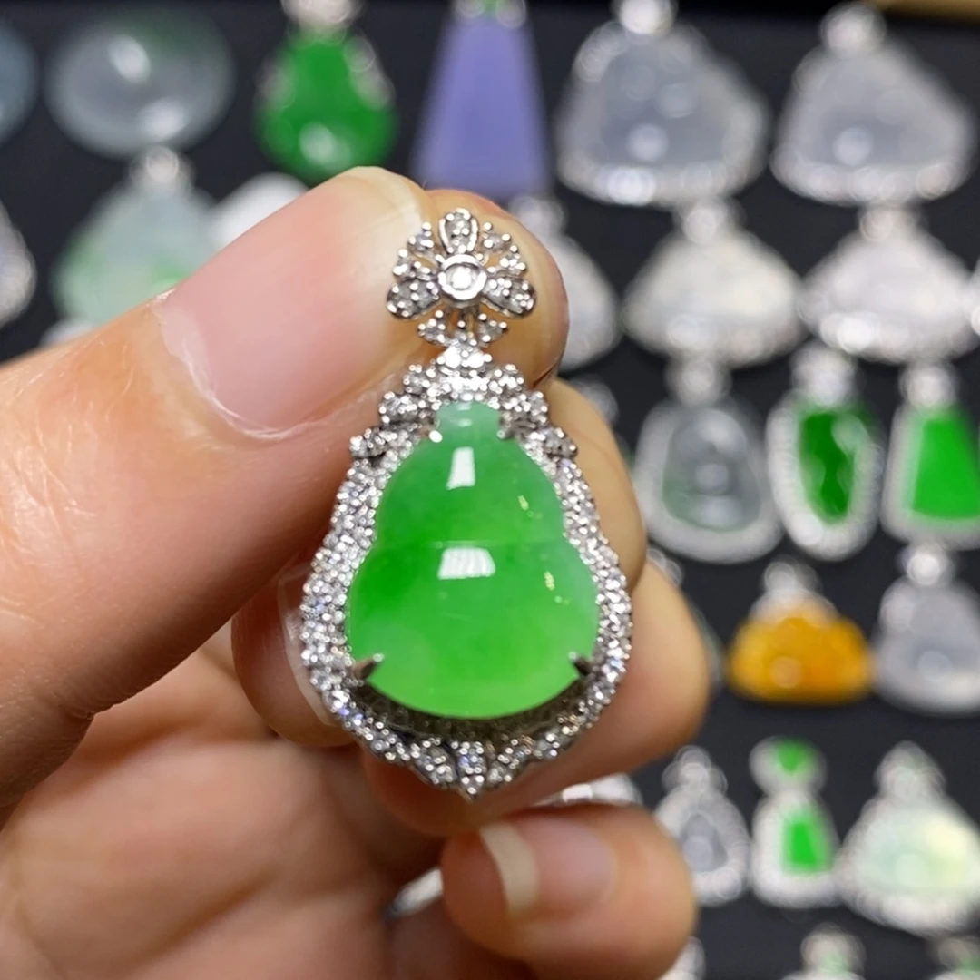 翡翠18K金镶嵌吊坠(不含链)绿葫芦