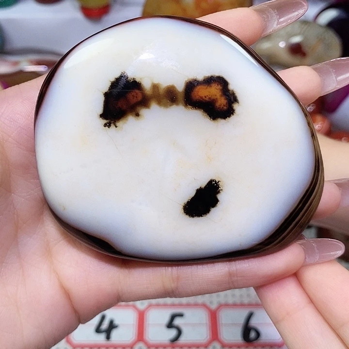 绿***草玛瑙/玉髓未镶嵌珠宝奇石