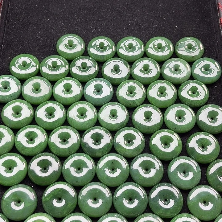 和田玉俄罗斯乌兰海平安扣碧玉多样性发一未镶嵌