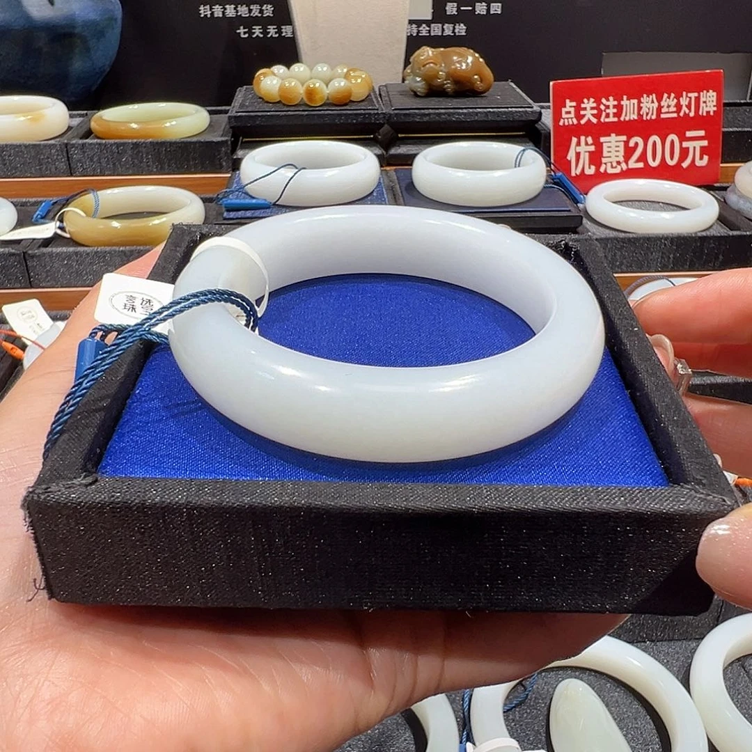 巨***鱼和田玉手镯未镶嵌