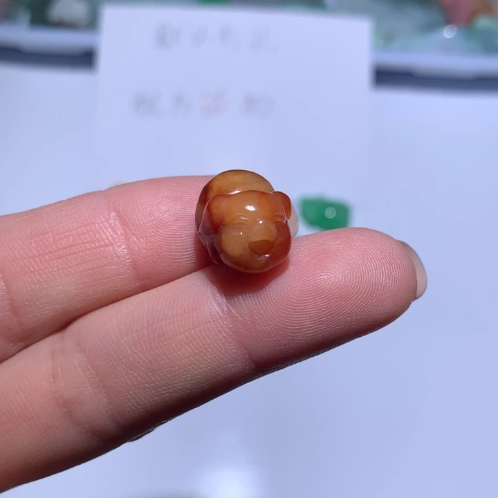 翡翠未镶嵌颈饰猪