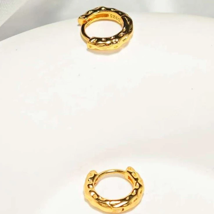 925银耳饰 S925纯银精致金色锤纹耳扣百搭经典金色轻奢小众