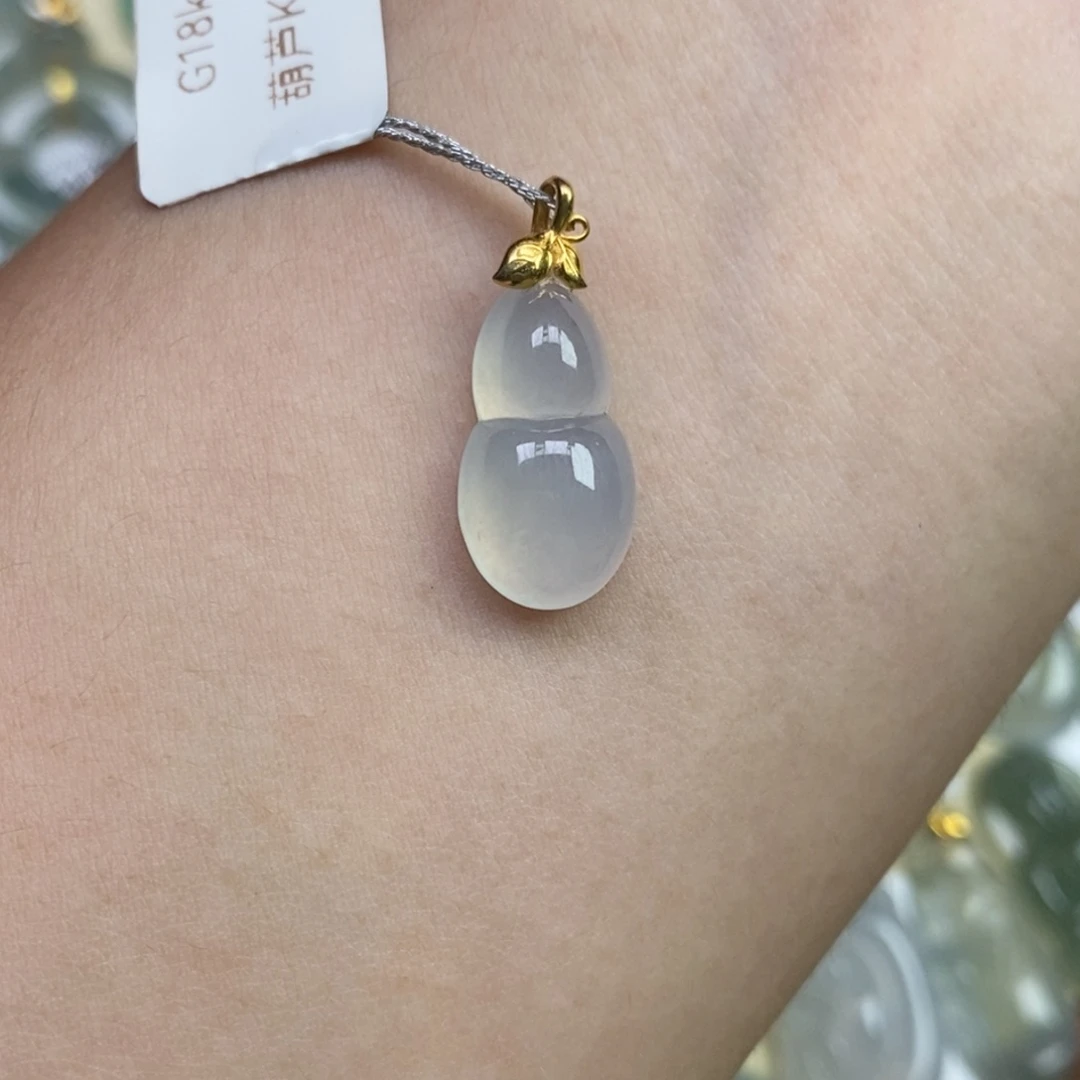 颈饰18K金镶嵌翡翠葫芦