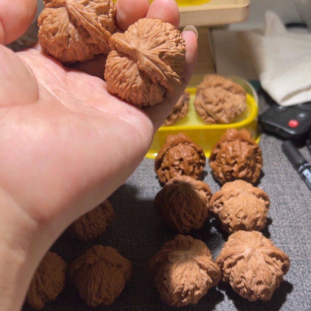 坐***山文玩核桃手玩把件