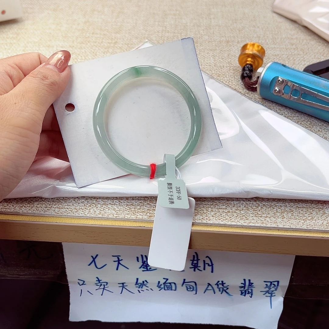 翡翠未镶嵌手镯手镯