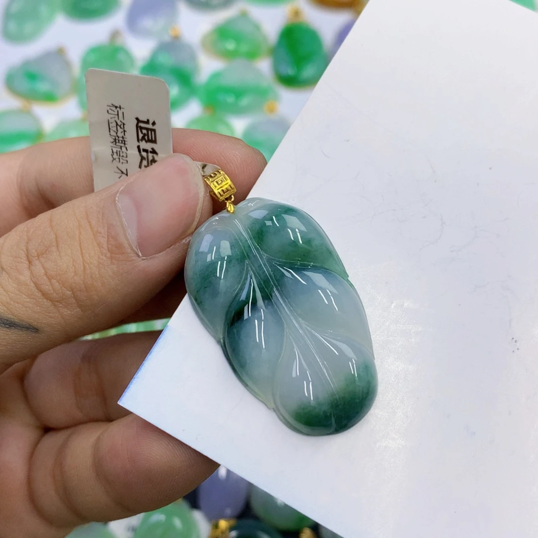 翡翠18K金镶嵌颈饰翡翠
