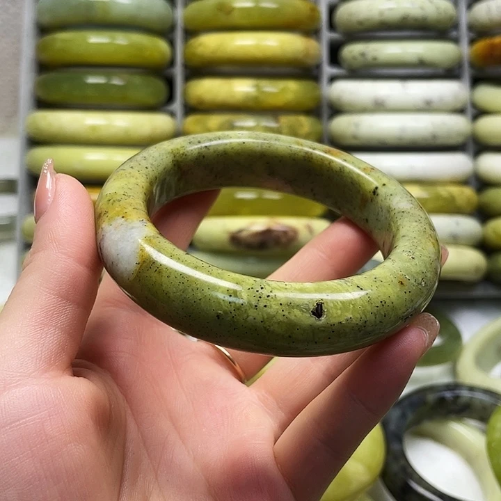 弈***栯蛇纹石玉未镶嵌手镯