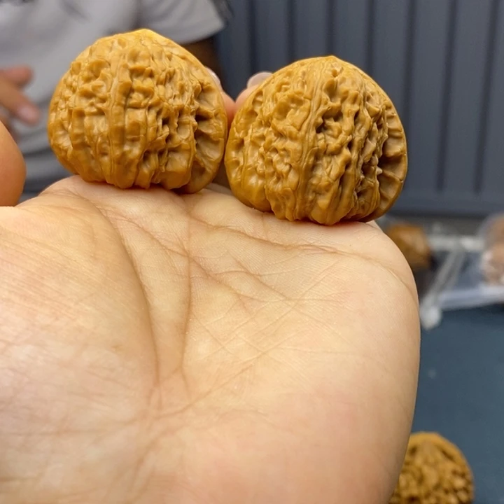文玩核桃把件闪电10号37三角白