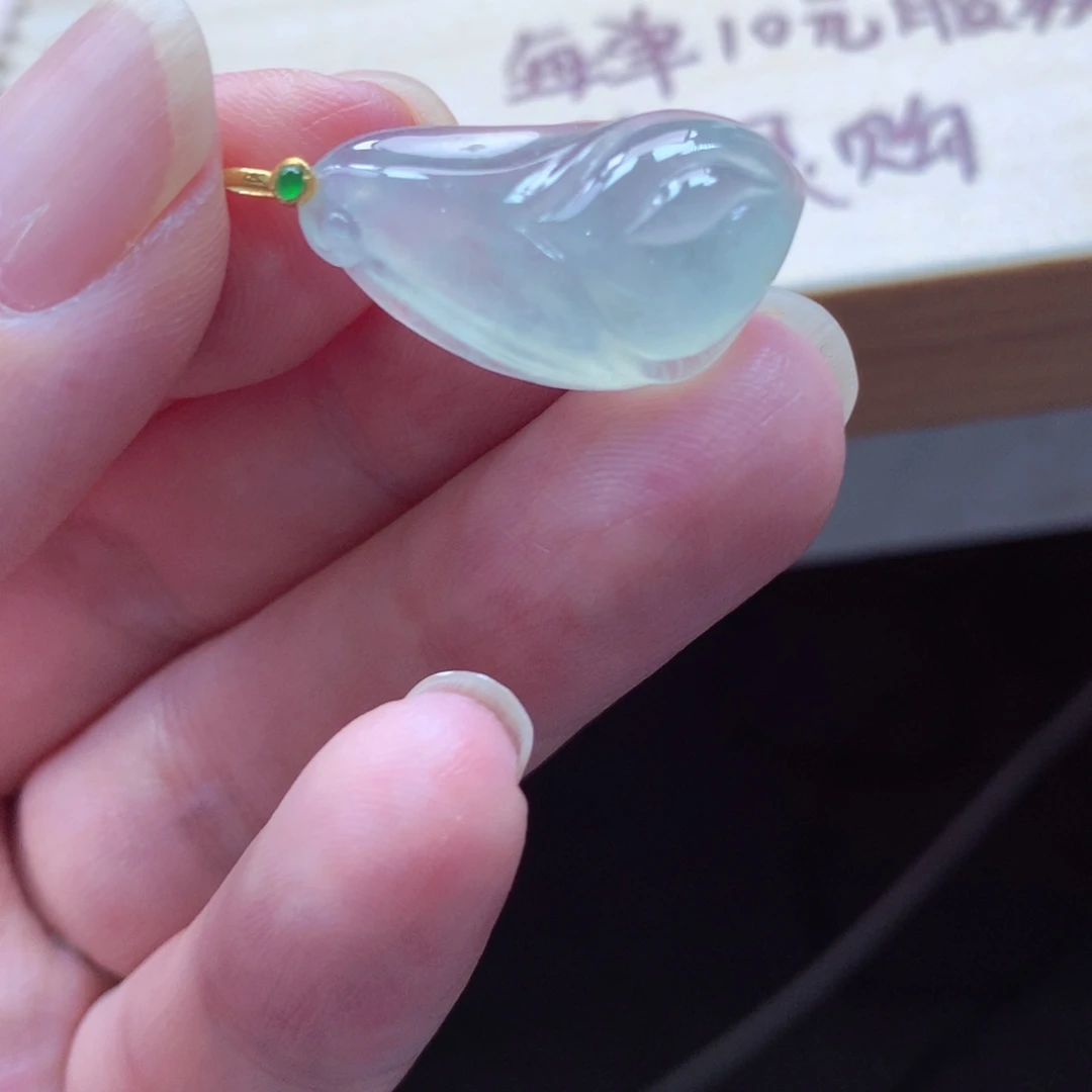翡翠颈饰18K金镶嵌吊坠