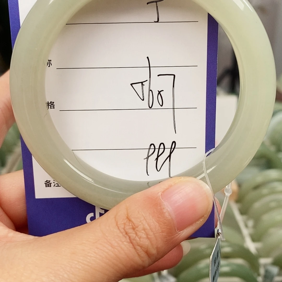 和田玉未镶嵌手镯微色差5