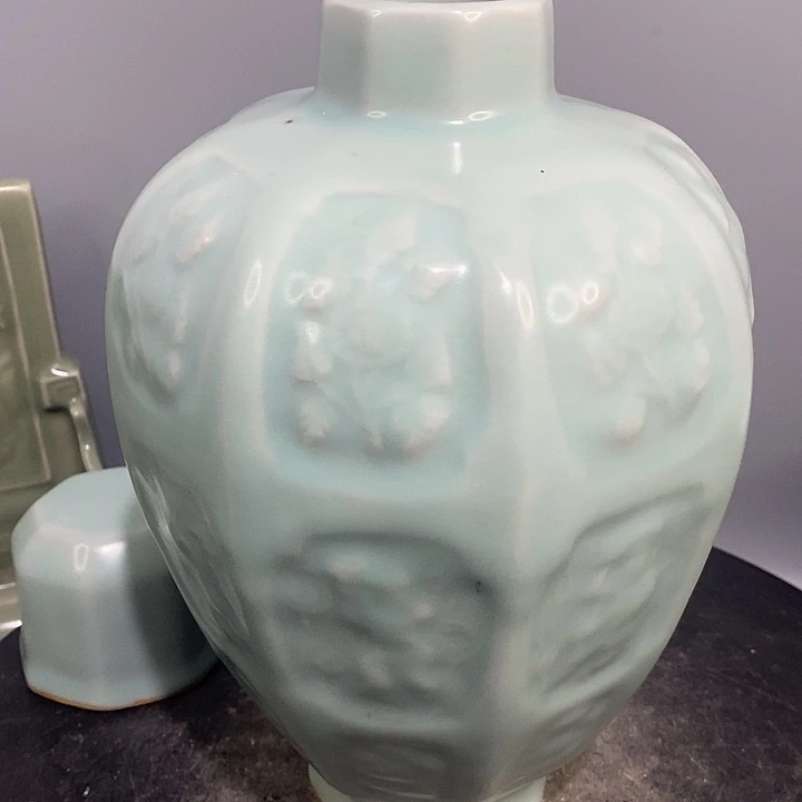 龙泉窑梅瓶造型独特