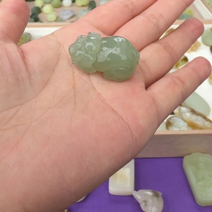 磊****和田玉未镶嵌颈饰