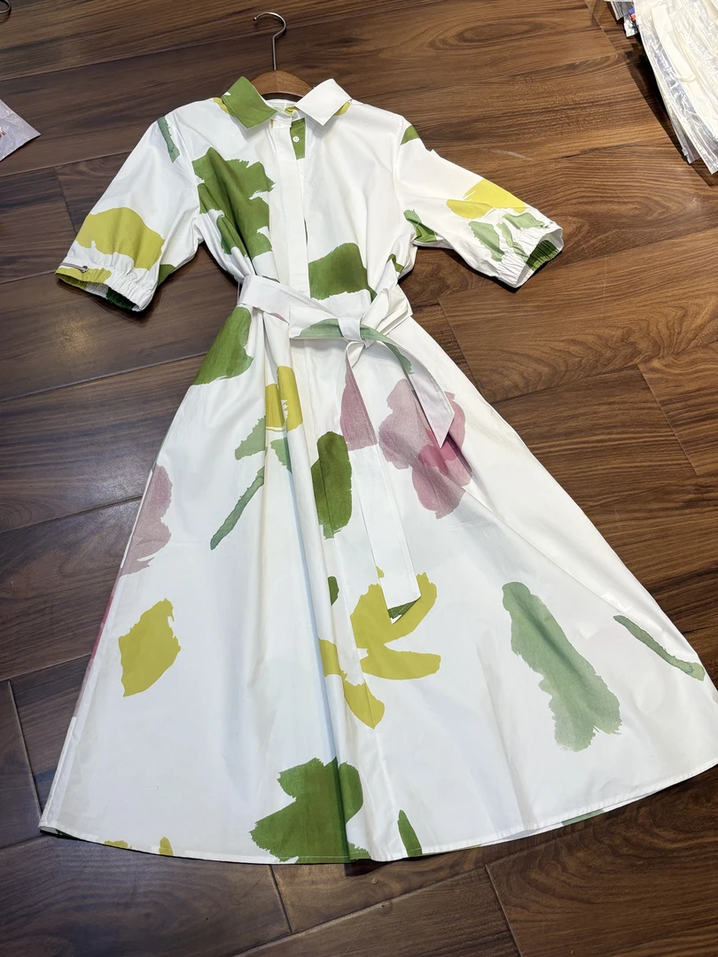 绿色花纹连衣裙优雅