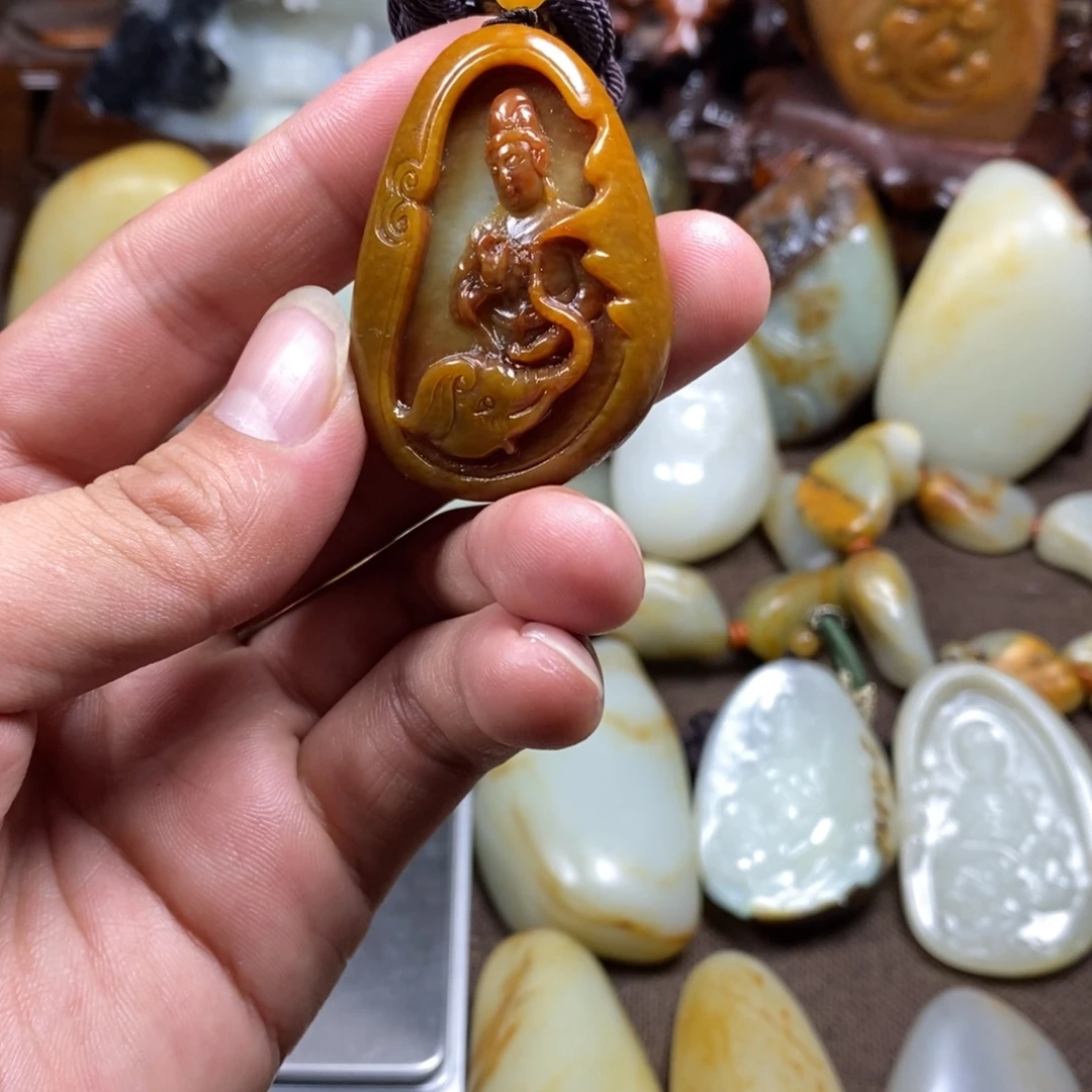 和田玉未镶嵌把件