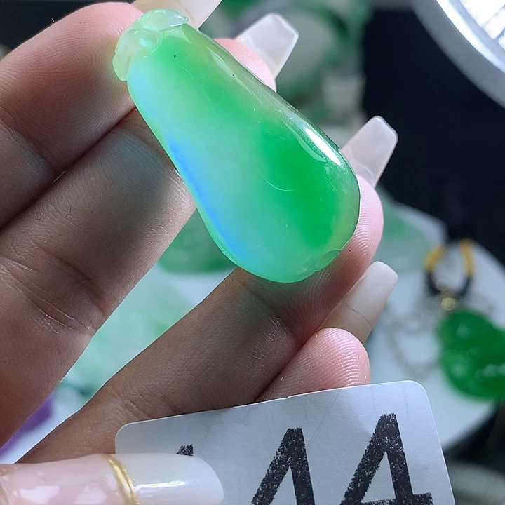 翡翠未镶嵌吊坠(赠链)翡翠