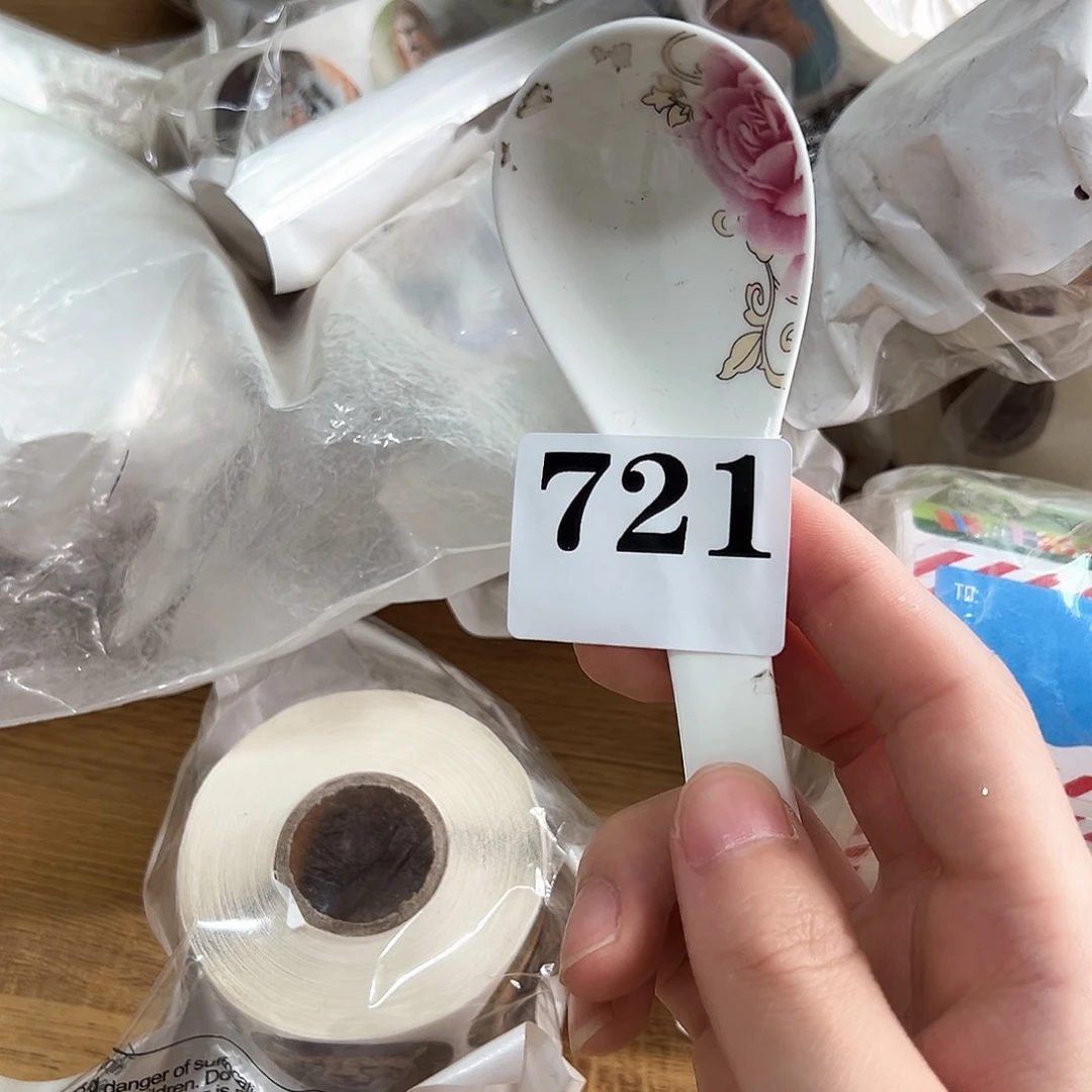 摆件……………………………………………………………………