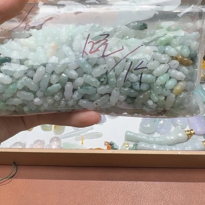 未镶嵌挂件翡翠福利25个，不包邮，拍一单邮费发货