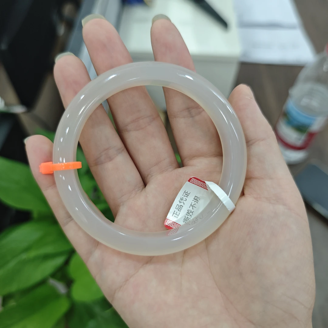 天然玉髓手镯香槟金，多样化发货，拍一发一