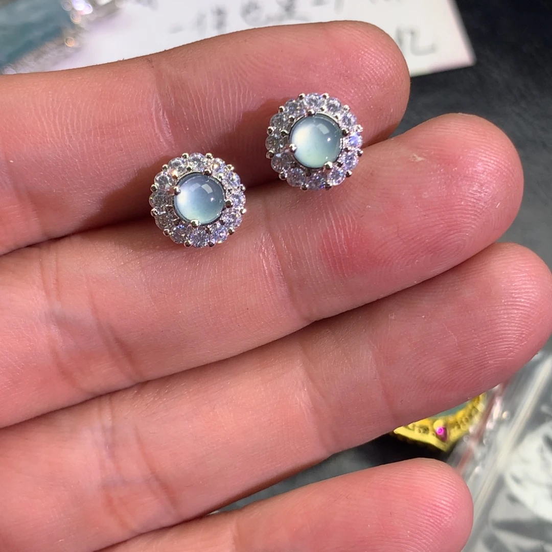 翡翠颈饰未镶嵌耳钉