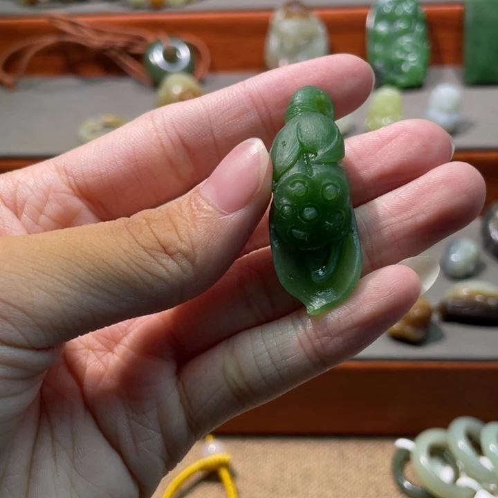 有***范和田玉未镶嵌颈饰