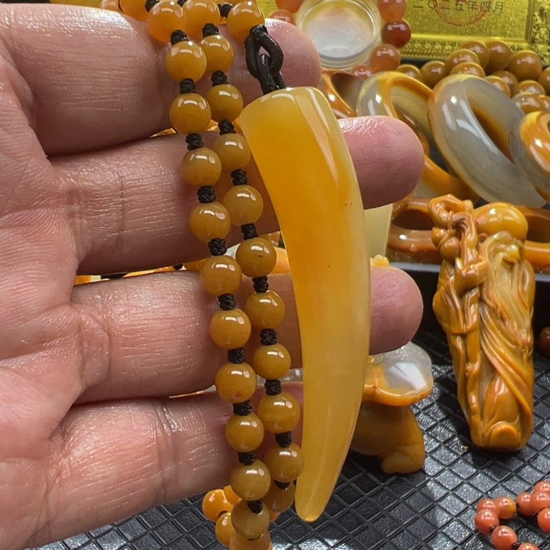 石英质玉未镶嵌颈饰