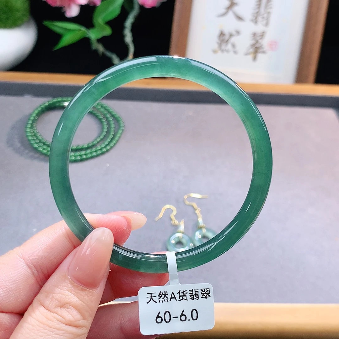 未镶嵌手镯（圆镯）翡翠