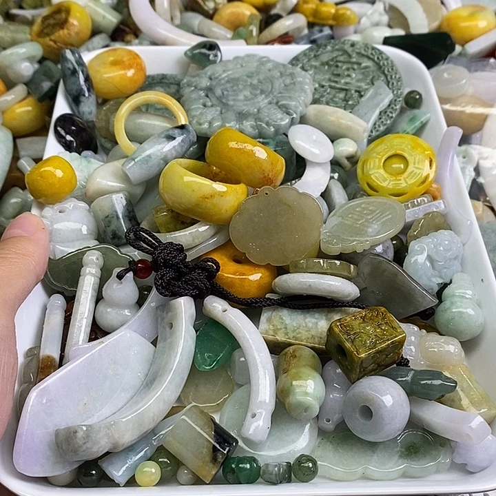 芙***叶翡翠未镶嵌颈饰天然翡翠2号