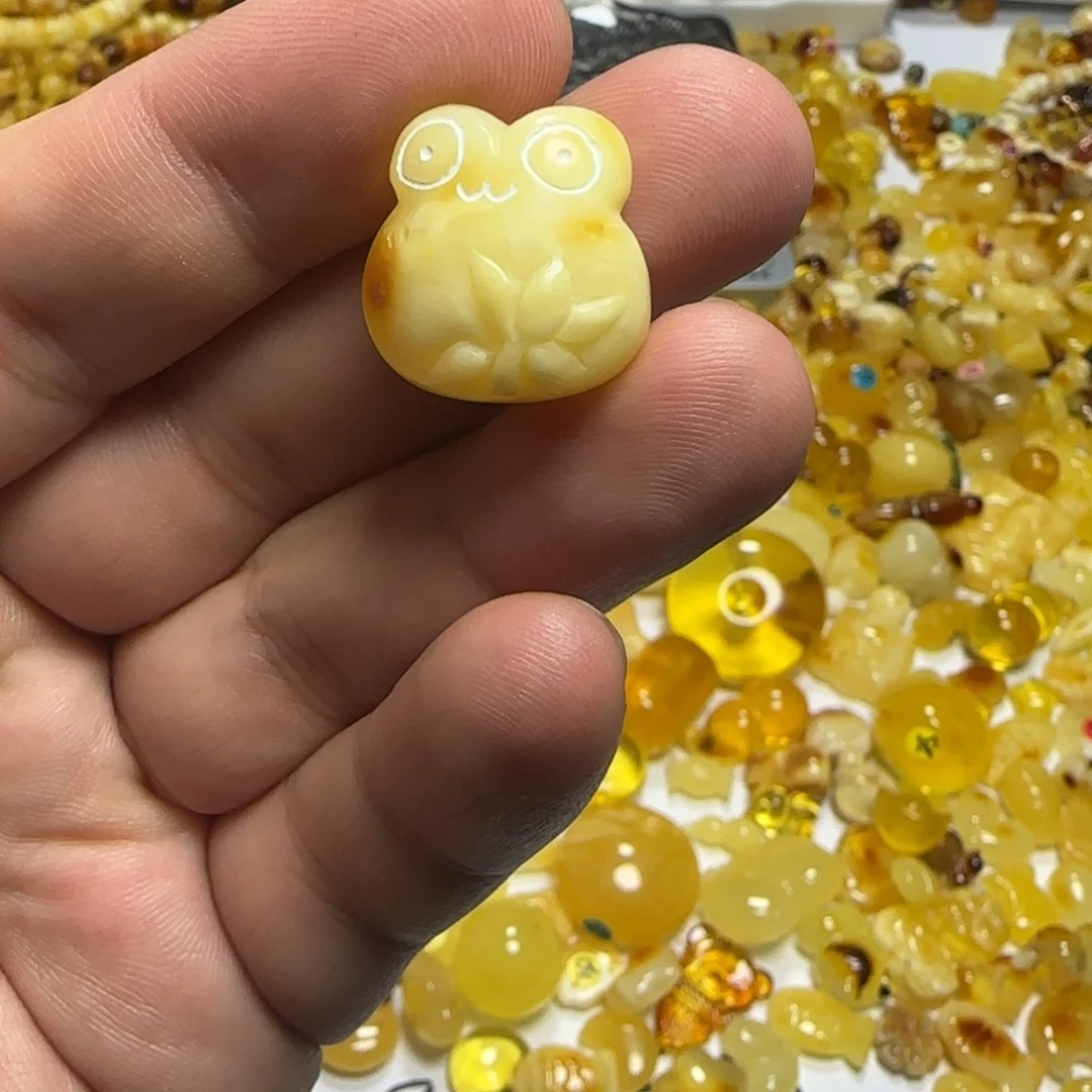 琥珀未镶嵌裸石3.3克