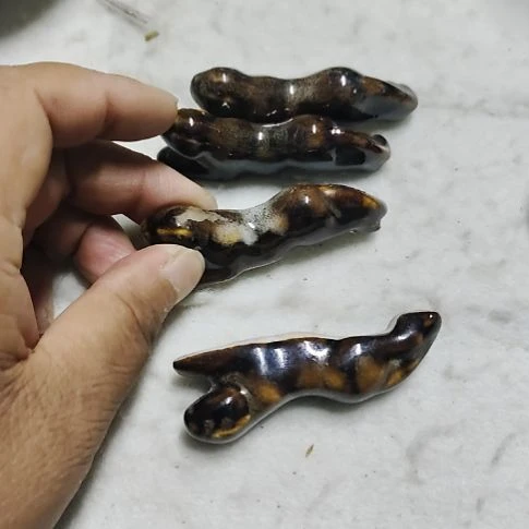 瓷片瓷片，各种摆件，均有瑕疵。沙锅！