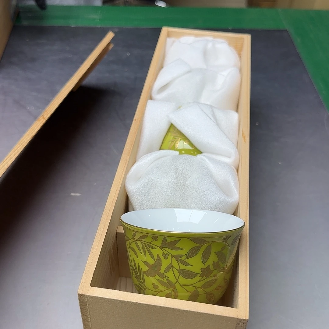 ****蟹黄瓷白釉手做工艺品