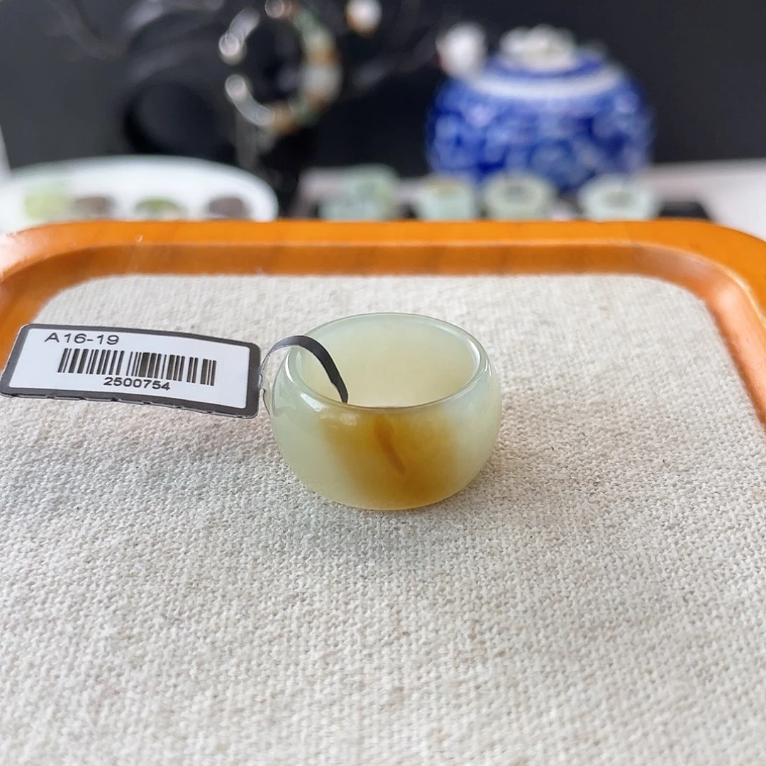 未镶嵌戒指和田玉c63 飘糖墩墩17.0