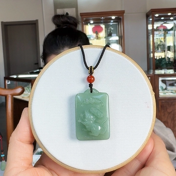 密玉（石英质玉）吊坠合金