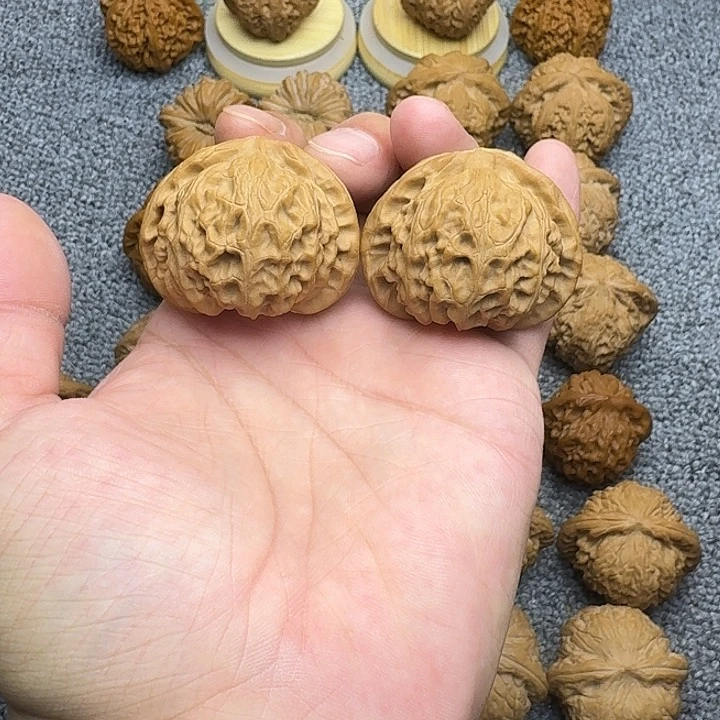 文玩核桃吊坠44尺，宫灯