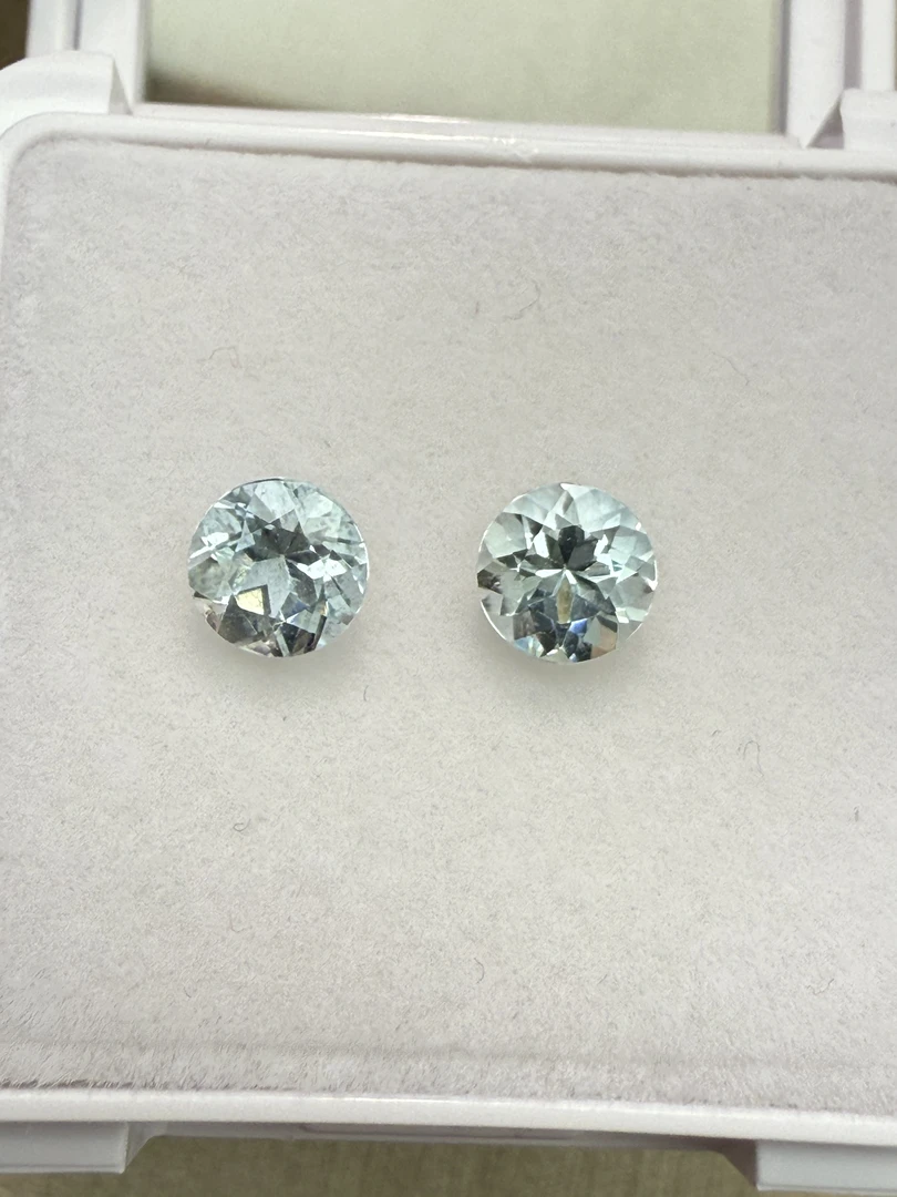 1.615ct天然海蓝宝裸石，尺寸6*6*4.3mm，晶体通透，火彩好