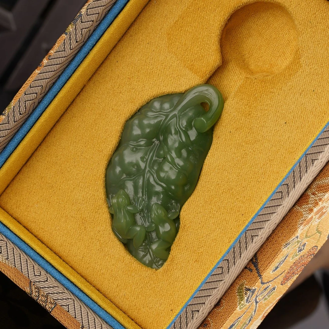 XX11882二十世纪和田玉叶子挂坠