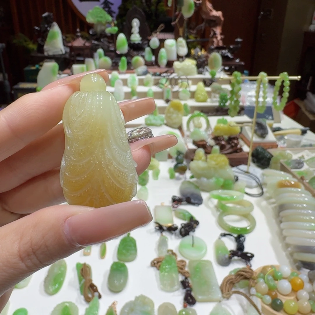 和田玉未镶嵌颈饰糖黄白菜