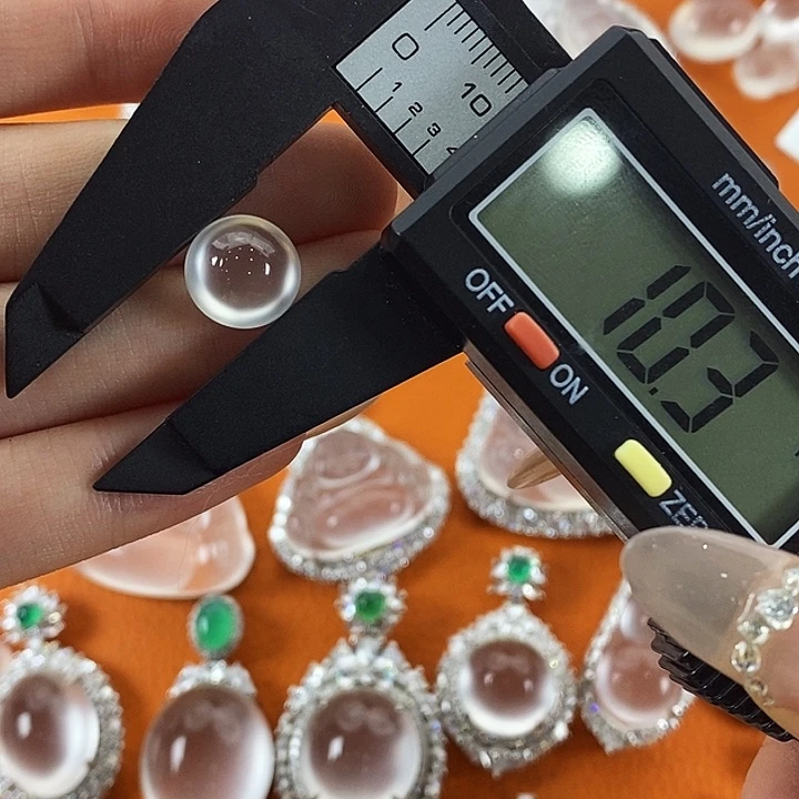 石英质玉未镶嵌颈饰